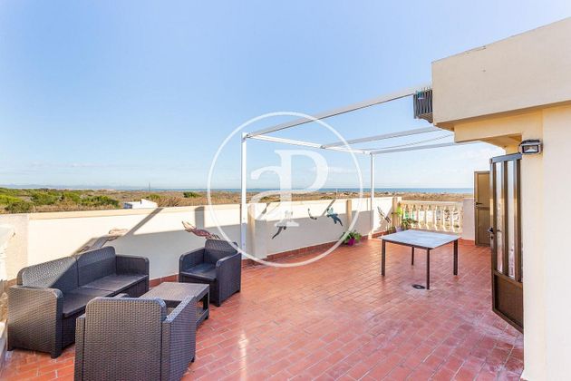 Foto 2 de Xalet en venda a El Perellonet de 5 habitacions amb terrassa i balcó