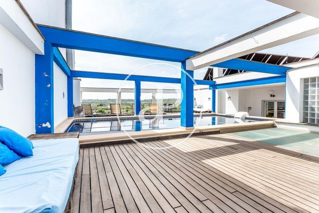 Foto 1 de Casa adosada en venta en Cheste de 8 habitaciones con terraza y piscina