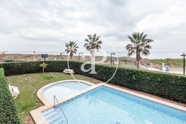 Foto 2 de Piso en venta en Guardamar de 2 habitaciones con terraza y piscina