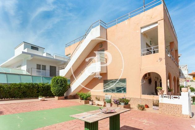 Foto 1 de Venta de chalet en El Perelló - Les Palmeres - Mareny de Barraquetes de 5 habitaciones con terraza y balcón