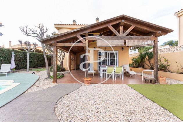 Foto 2 de Chalet en venta en Riba-roja de Túria de 4 habitaciones con terraza y piscina