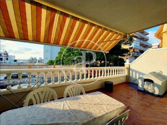 Foto 1 de Alquiler de piso en El Perelló - Les Palmeres - Mareny de Barraquetes de 2 habitaciones con terraza y muebles