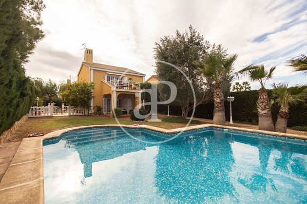 Foto 1 de Chalet en venta en San Antonio de Benagéber de 4 habitaciones con terraza y piscina