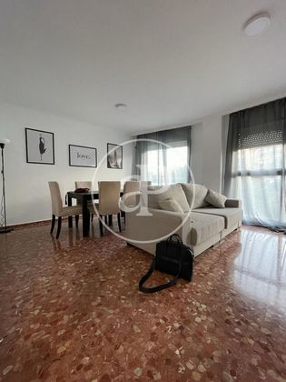 Foto 2 de Piso en alquiler en Malilla de 3 habitaciones con terraza y aire acondicionado
