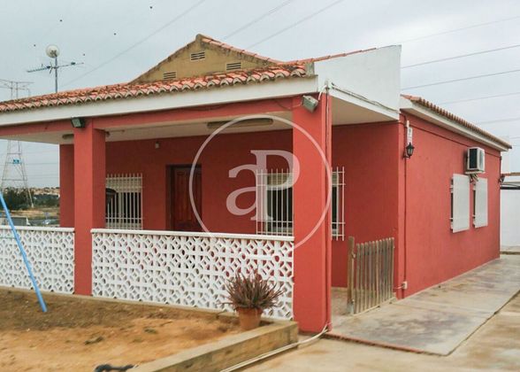 Foto 2 de Chalet en venta en San Antonio de Benagéber de 3 habitaciones con piscina y garaje