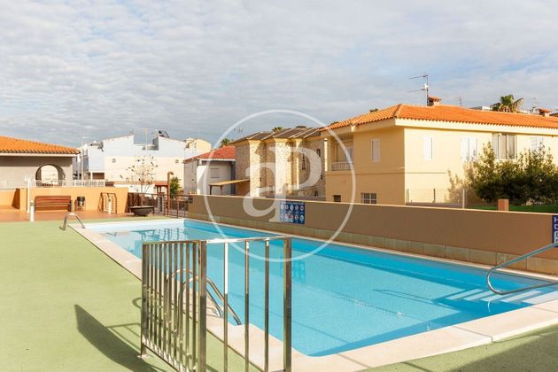 Foto 1 de Alquiler de ático en Chilches (Castellón/Castelló) de 2 habitaciones con terraza y piscina