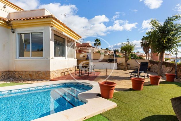 Foto 1 de Xalet en venda a Bonalba-Cotoveta de 3 habitacions amb terrassa i piscina