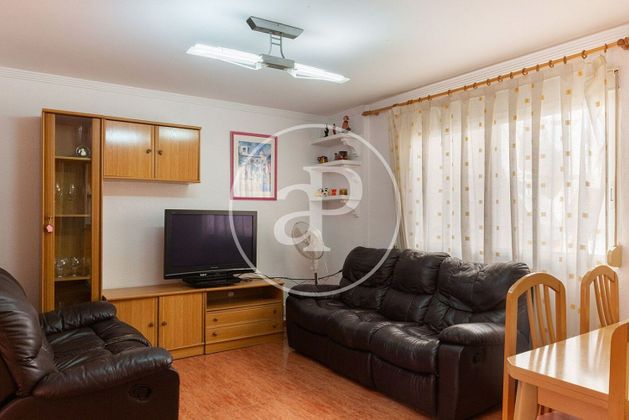 Foto 1 de Piso en alquiler en La Malva-rosa de 3 habitaciones con muebles y balcón