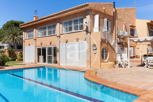 Foto 2 de Casa en lloguer a Nueva Santa Barbara - Cruz de Gracia de 7 habitacions amb terrassa i piscina