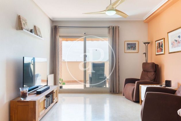 Foto 2 de Piso en venta en Garbinet de 3 habitaciones con terraza y garaje