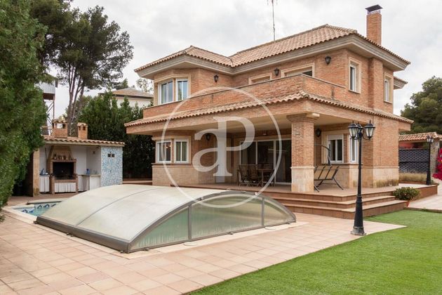 Foto 1 de Xalet en venda a Monserrat de 5 habitacions amb terrassa i piscina