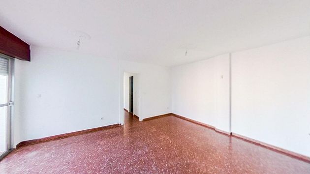 Foto 2 de Piso en venta en Polígono Cartuja – La Paz de 3 habitaciones con terraza y garaje