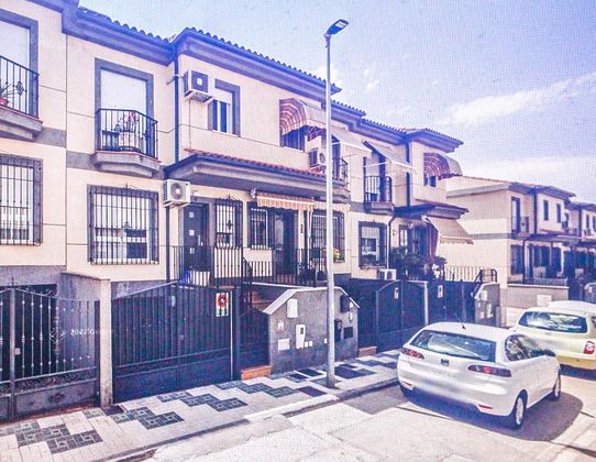 Foto 1 de Casa adosada en venta en Maracena de 3 habitaciones con garaje y balcón