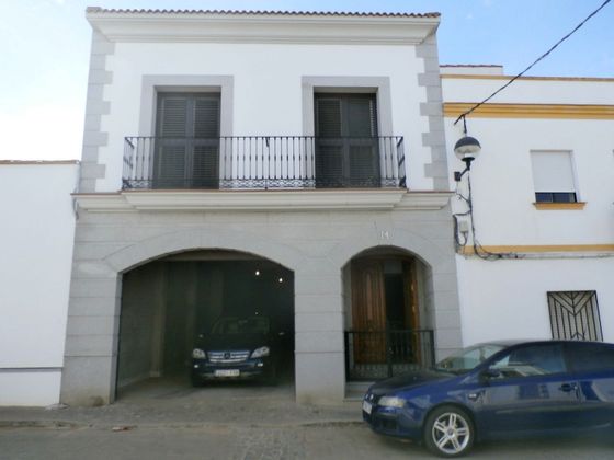 Foto 1 de Venta de casa adosada en Villafranca de los Barros de 4 habitaciones con terraza y garaje