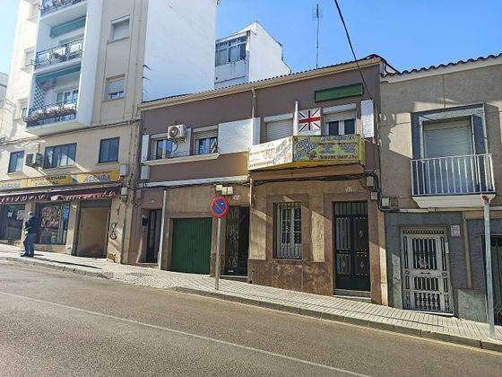 Foto 2 de Edifici en venda a calle Oviedo de 253 m²