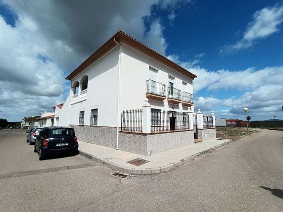 Foto 1 de Xalet en venda a Trujillanos de 4 habitacions amb terrassa i garatge
