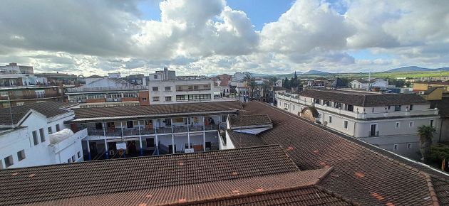 Foto 1 de Pis en lloguer a Centro - Mérida de 4 habitacions amb terrassa i balcó