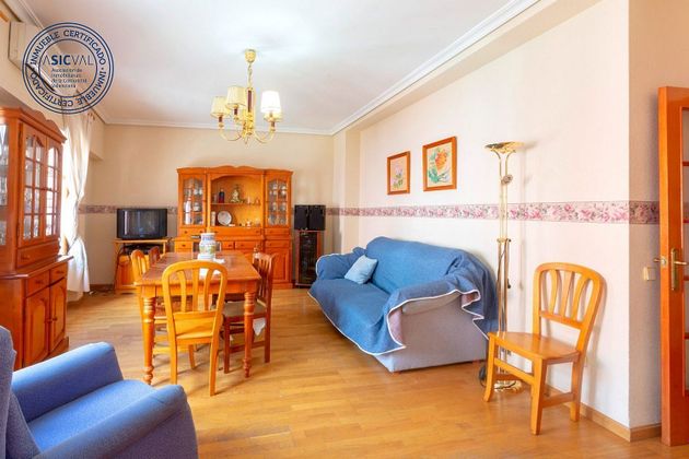 Foto 2 de Casa en venda a Alborache de 7 habitacions amb terrassa i aire acondicionat