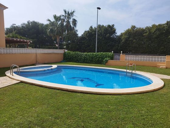 Foto 1 de Casa adossada en lloguer a Curva - Heliópolis de 3 habitacions amb terrassa i piscina