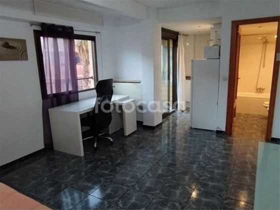 Foto 2 de Alquiler de piso en Benicalap de 1 habitación con terraza y muebles