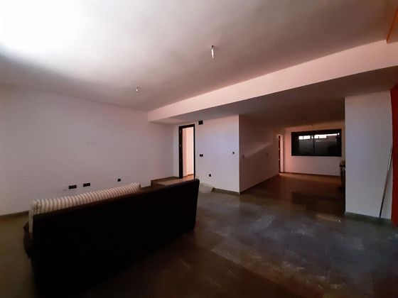 Foto 2 de Casa en venta en calle Juanita Reina de 3 habitaciones con terraza y piscina