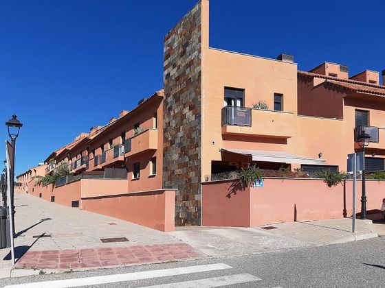 Foto 2 de Casa en venta en calle Juanita Reina de 4 habitaciones con terraza y piscina