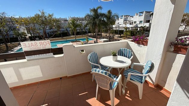 Foto 1 de Venta de piso en Condado de Alhama de 2 habitaciones con terraza y piscina