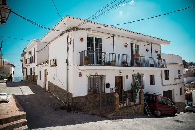 Foto 1 de Casa en venta en Guaro de 4 habitaciones con terraza y garaje