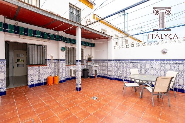 Foto 1 de Casa adossada en venda a Palomares del Río de 5 habitacions amb terrassa i garatge