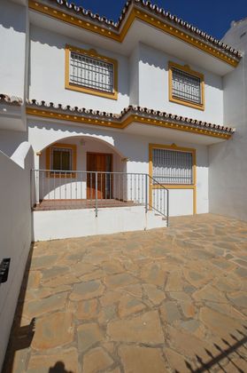 Foto 2 de Venta de casa adosada en Los Boliches de 3 habitaciones con terraza y aire acondicionado