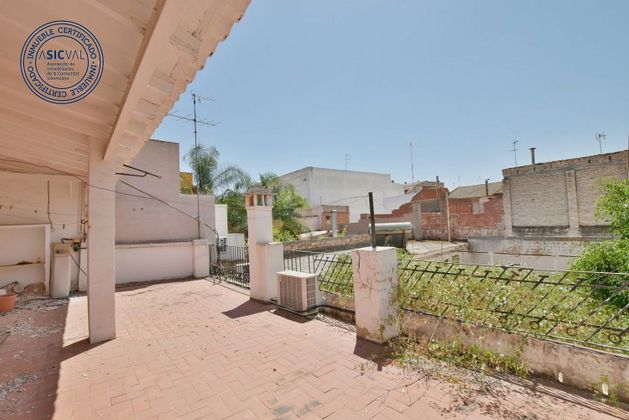Foto 1 de Casa en venda a Rafelbuñol/Rafelbunyol de 6 habitacions amb terrassa i piscina