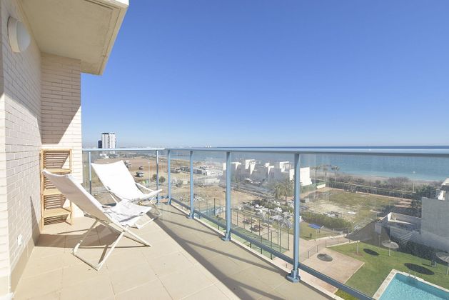 Foto 2 de Alquiler de piso en Playa del Puig de 3 habitaciones con terraza y piscina