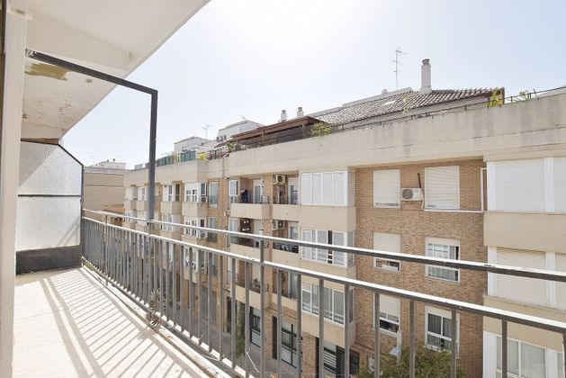 Foto 1 de Alquiler de piso en Bonrepòs i Mirambell de 3 habitaciones con balcón