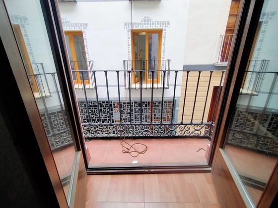 Foto 2 de Pis en lloguer a Centro - Sagrario de 2 habitacions amb mobles i balcó
