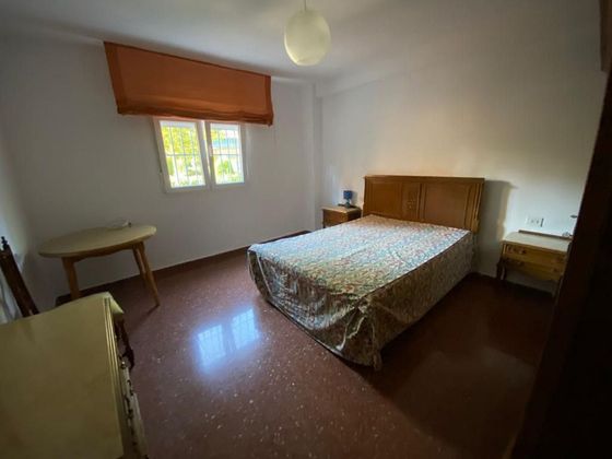 Foto 2 de Pis en lloguer a Polígono Cartuja – La Paz de 4 habitacions amb terrassa i mobles