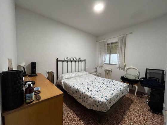 Foto 2 de Piso en alquiler en Camino de Ronda - Rosaleda de 4 habitaciones con terraza y muebles