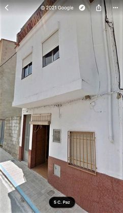 Foto 1 de Venta de casa en calle La Paz de 4 habitaciones con terraza y jardín