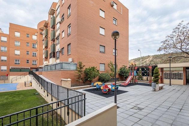 Foto 2 de Pis en venda a Polígono Cartuja – La Paz de 3 habitacions amb piscina i garatge