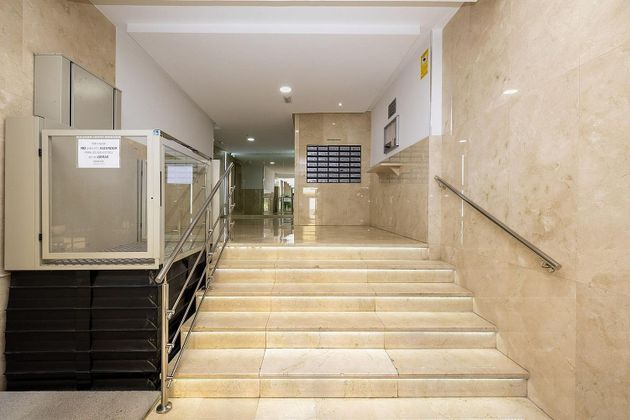 Foto 2 de Venta de piso en Cervantes de 4 habitaciones con aire acondicionado y calefacción