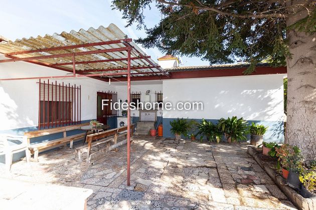 Foto 2 de Xalet en venda a calle De Rocio Durcal de 4 habitacions amb terrassa i garatge