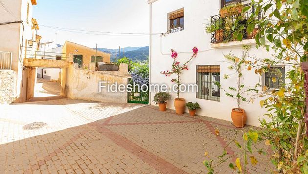 Foto 2 de Venta de casa en Lecrín de 3 habitaciones con terraza