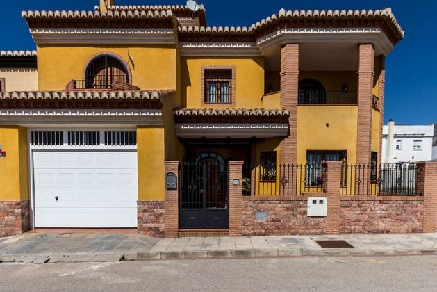 Foto 1 de Venta de casa adosada en calle Salobreña de 3 habitaciones con terraza y garaje