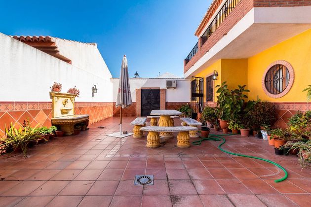 Foto 2 de Casa adossada en venda a calle Salobreña de 3 habitacions amb terrassa i garatge