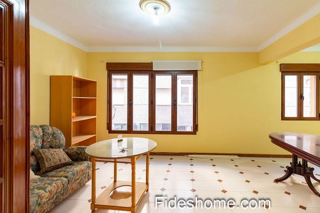 Foto 2 de Pis en venda a calle De Rocio Durcal de 2 habitacions i 91 m²