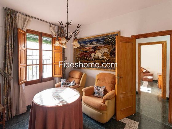 Foto 2 de Casa adossada en venda a calle Pilarillo de 6 habitacions amb terrassa i garatge