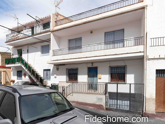 Foto 2 de Casa adosada en venta en calle Carretera de 6 habitaciones con terraza y balcón