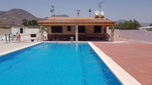 Foto 1 de Chalet en venta en Águilas ciudad de 4 habitaciones con terraza y piscina