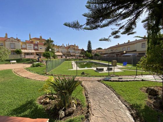 Foto 1 de Casa en venda a Punta Umbría de 4 habitacions amb terrassa i piscina