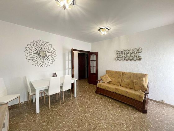 Foto 2 de Alquiler de dúplex en Centro - Huelva de 2 habitaciones con muebles y aire acondicionado