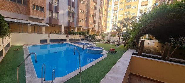 Foto 1 de Alquiler de piso en La Buhaira de 2 habitaciones con piscina y garaje